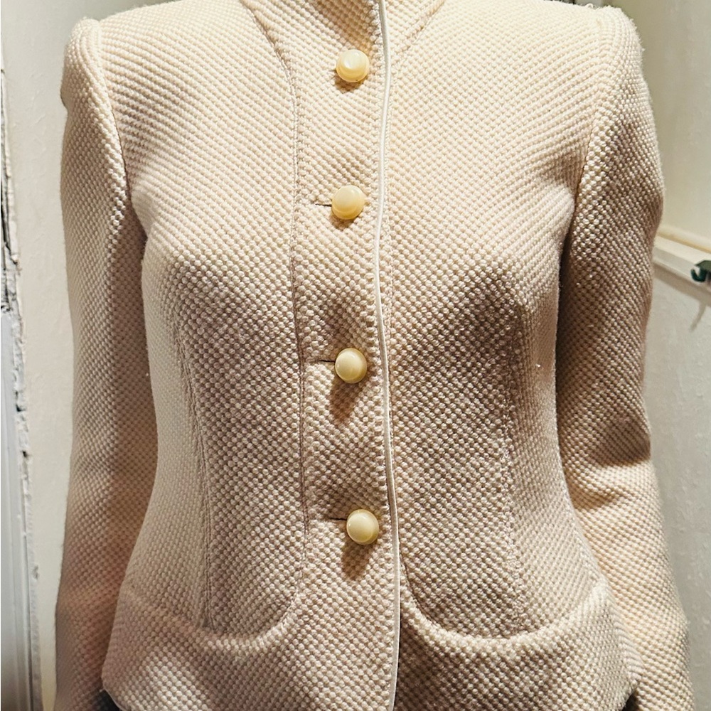 AMMANI Collezioni Made in Italy size 8 cream jacket